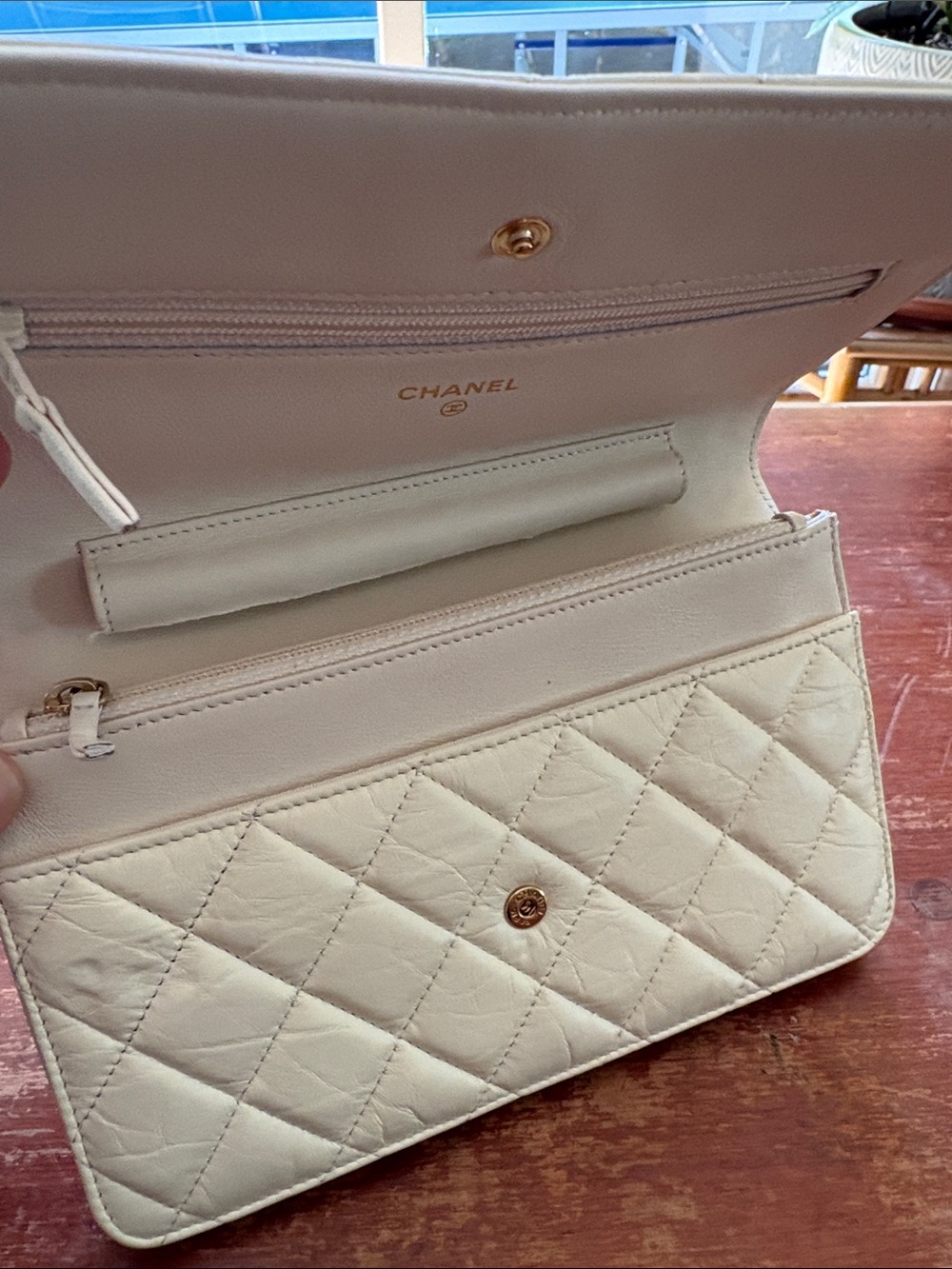 Beautiful cream CHANEL wallet. Excellent condition. - Picture 8 of 8